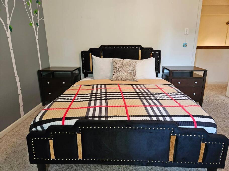Peaceful & Elegant Sleeps 16 With Pool Near Mall *