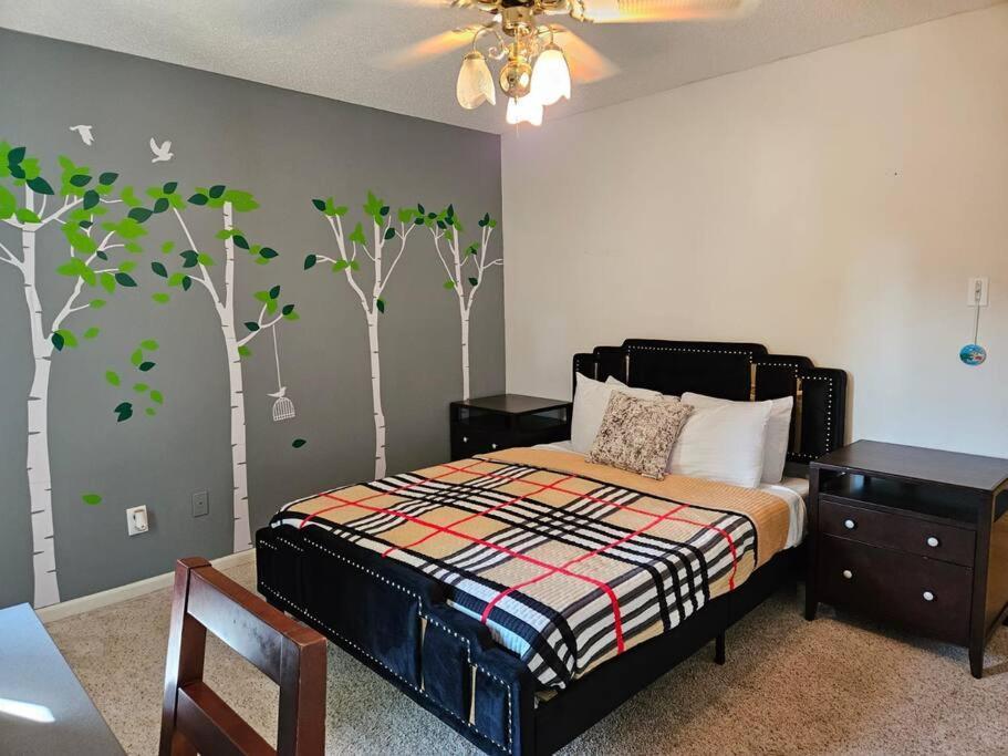 Peaceful & Elegant Sleeps 16 With Pool Near Mall *