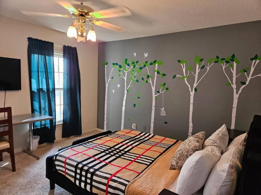 Holiday home Peaceful & Elegant Sleeps 16 With Pool Near Mall Memphis