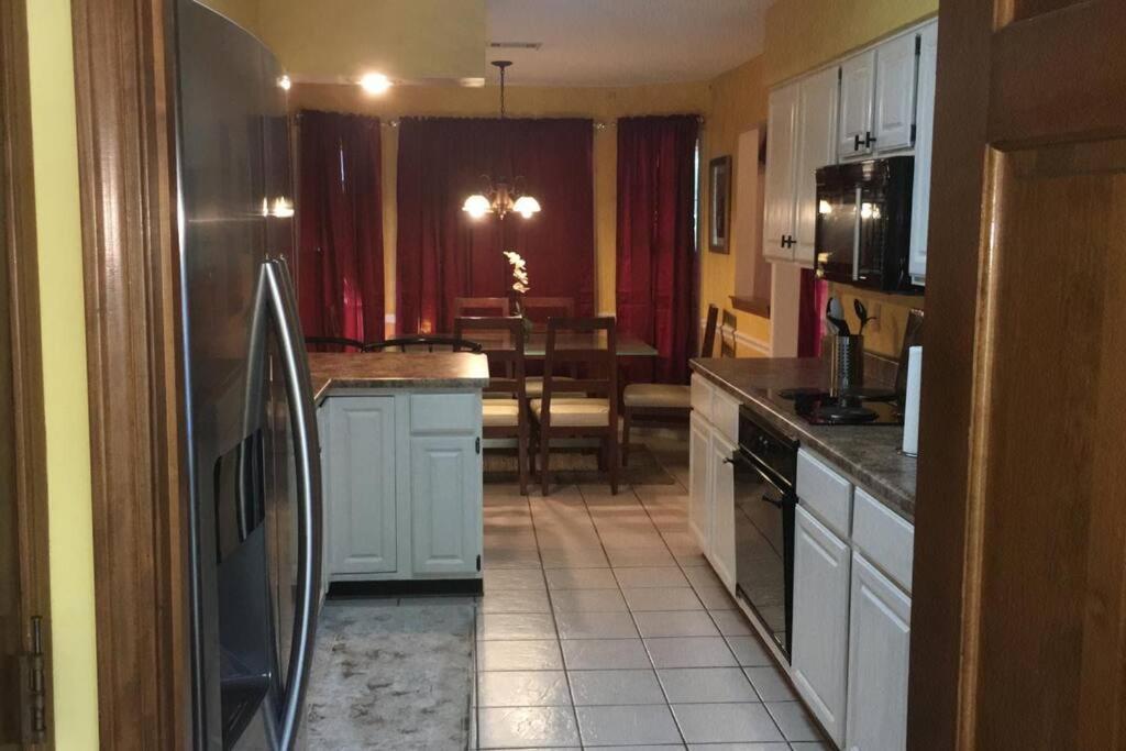 Peaceful & Elegant Sleeps 16 With Pool Near Mall *