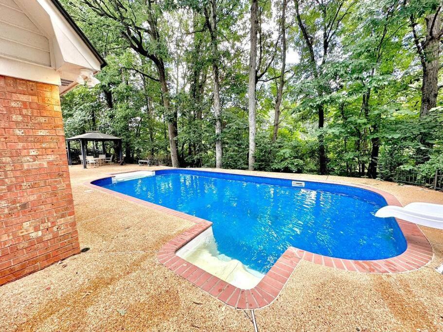 Peaceful & Elegant Sleeps 16 With Pool Near Mall Memphis