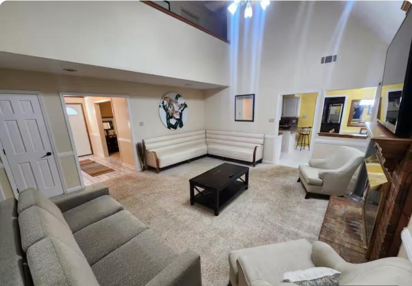Peaceful & Elegant Sleeps 16 With Pool Near Mall